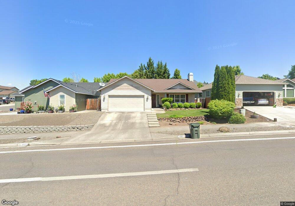 962 Crystal Dr, Eagle Point, OR 97524 - photo 1