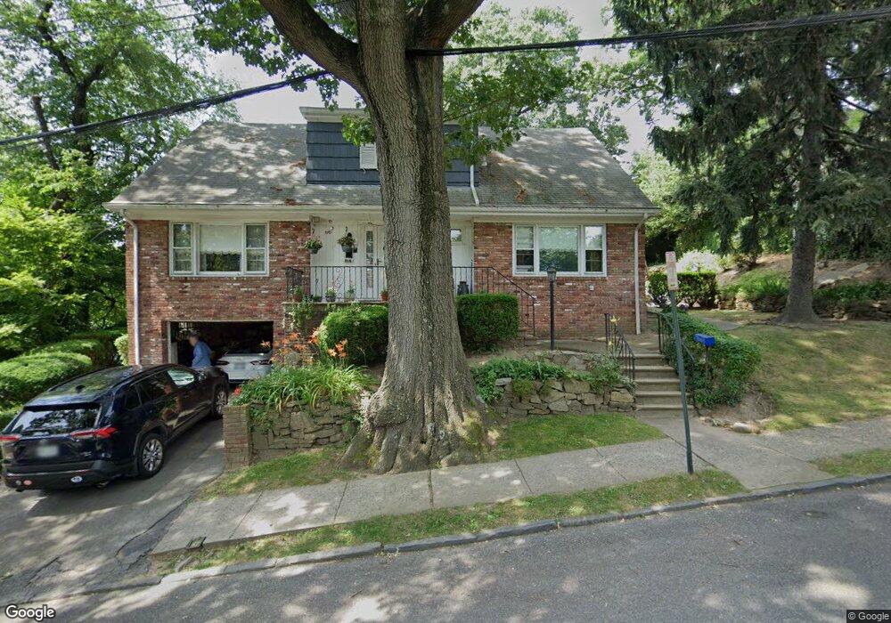 27 Putnam Ave, Yonkers, NY 10705 - photo 1