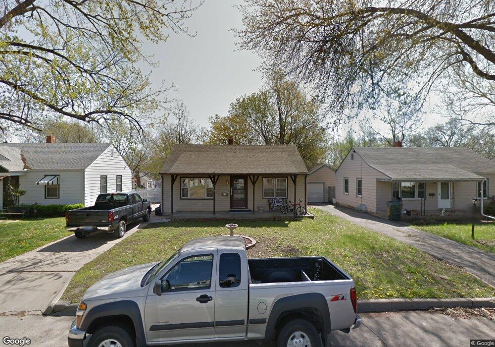 1028 SW Watson Ave, Topeka, KS 66604 - photo 1