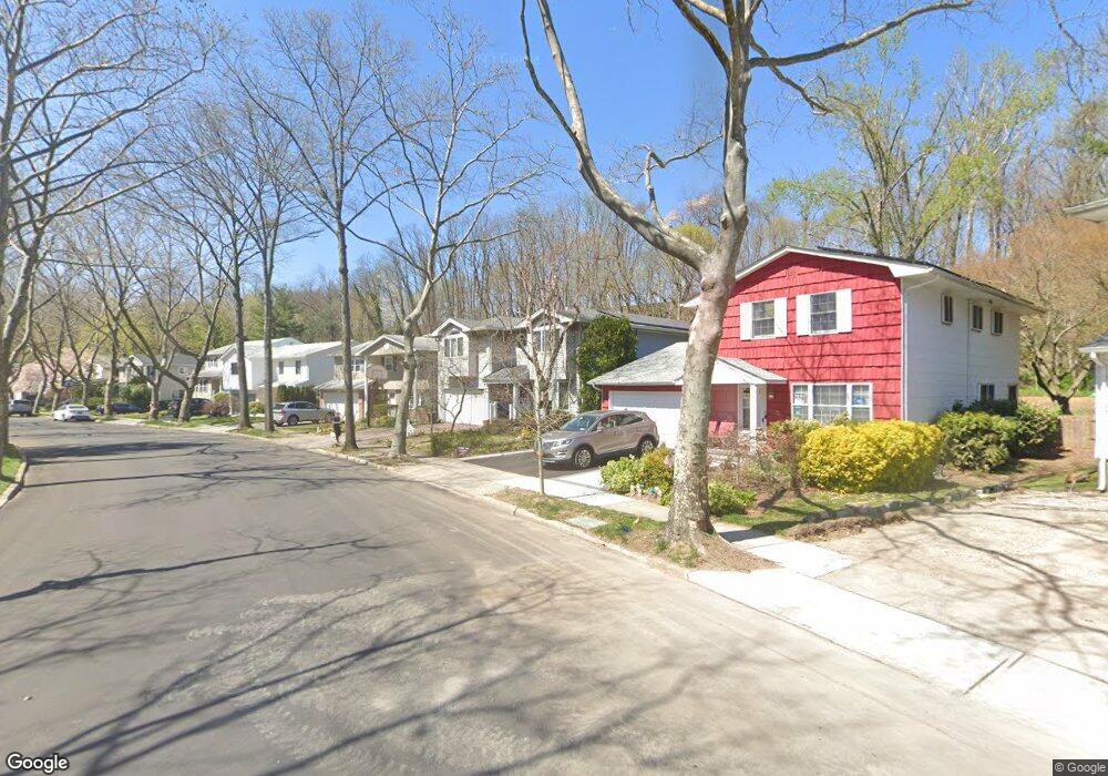 125 Soundview Dr, Port Washington, NY 11050 - photo 1