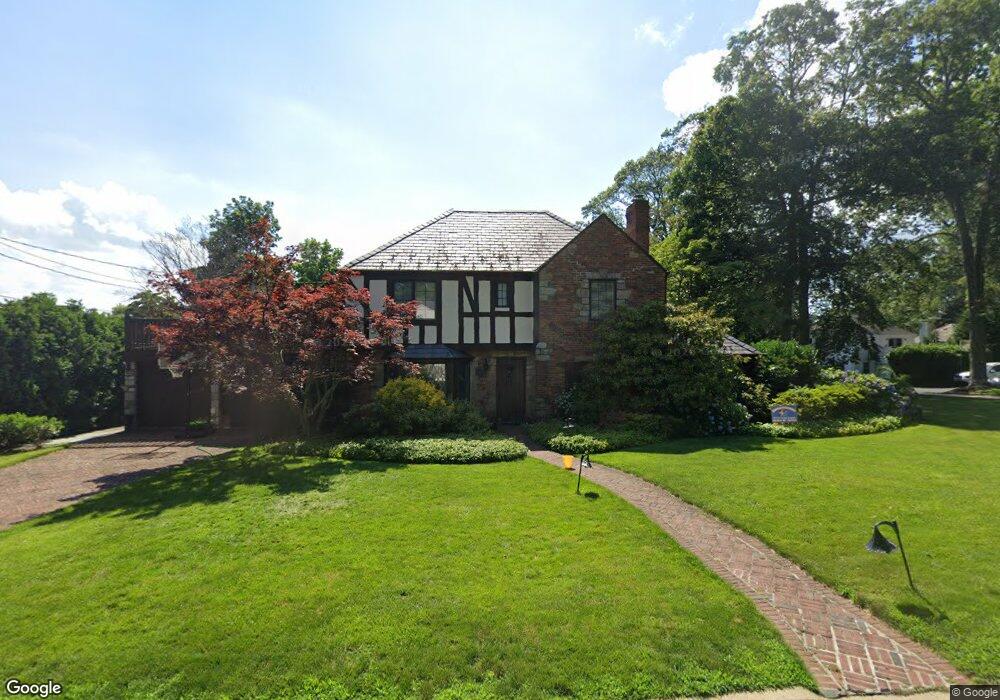 77 Chase Rd, Manhasset, NY 11030 - photo 1