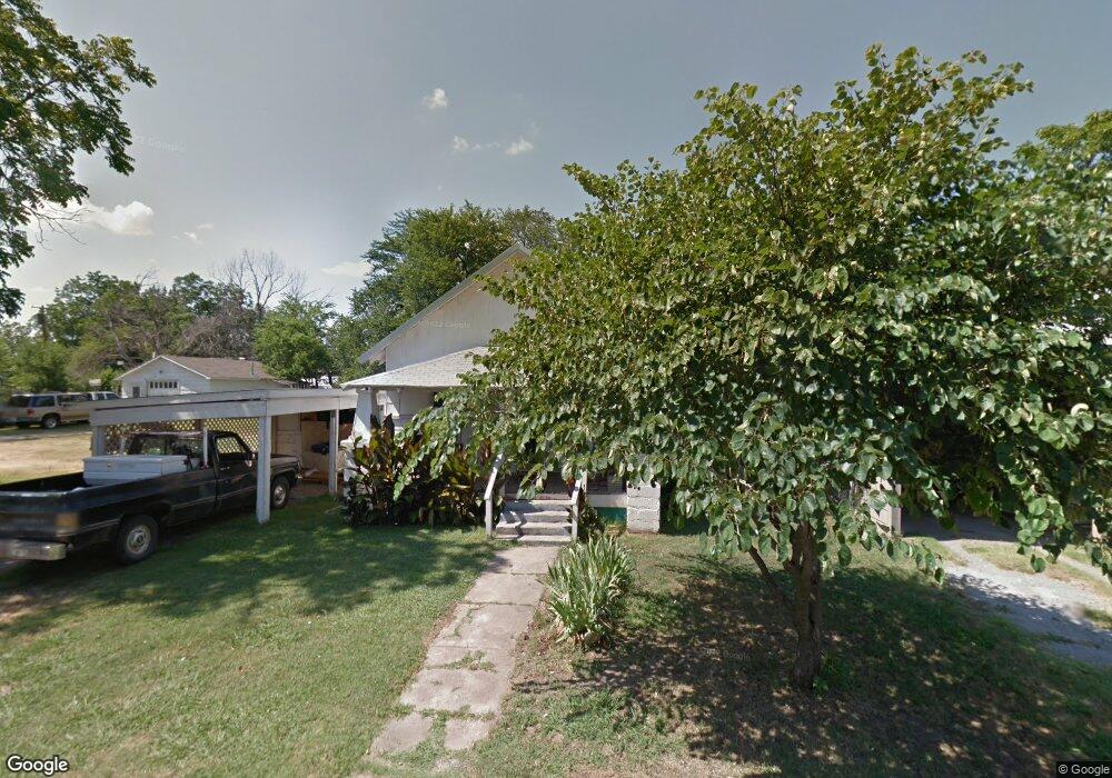 1136 E 4th St, Cushing, OK 74023 - photo 1