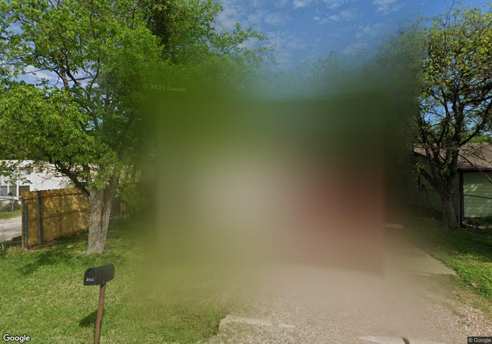 202 Avenue E, Ennis, TX 75119 - photo 1