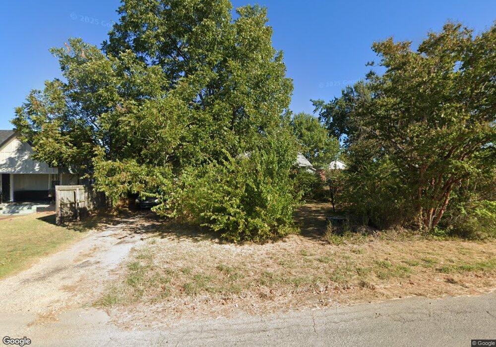 102 W Emmett St, Shawnee, OK 74804 - photo 1