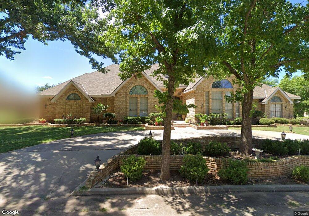 2305 Robinwood Cir, Shawnee, OK 74801 - photo 1