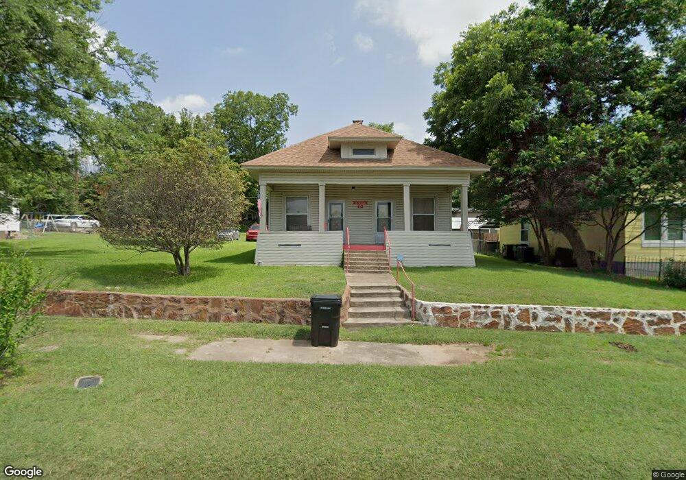 1211 W Chestnut St, Denison, TX 75020 - photo 1