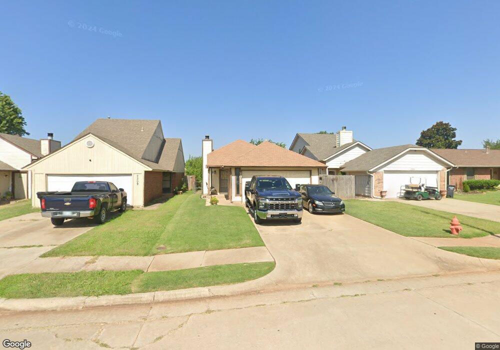2311 N Lincoln Ave, Moore, OK 73160 - photo 1