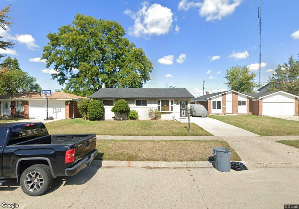 10354 N Oak Dr, Ferndale, MI 48220 - photo 1