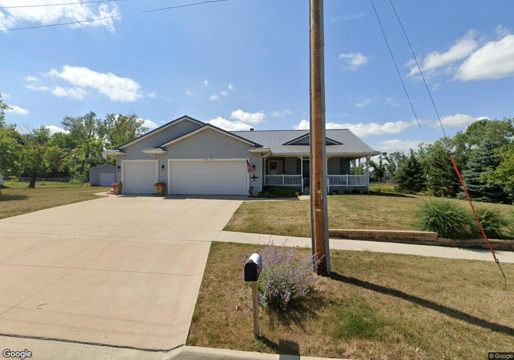 1918 18th St SW, Cedar Rapids, IA 52404 - photo 1