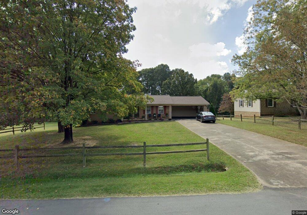 190 W Meadowview Dr, Statesville, NC 28625 - photo 1