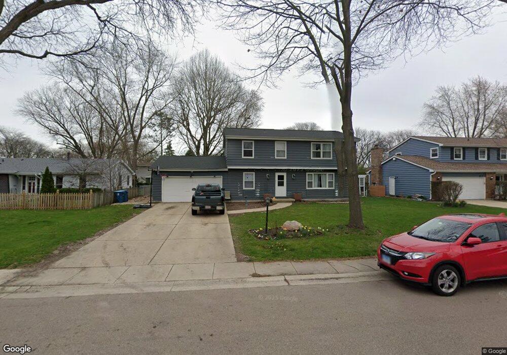 871 N Commonwealth Ave, Aurora, IL 60506 - photo 1