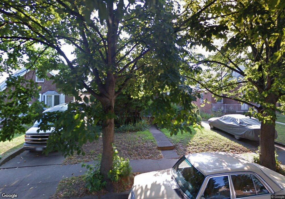 8337 256th St, Glen Oaks, NY 11004 - photo 1