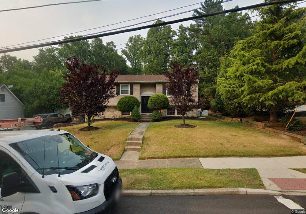 319 Whitman Dr, Blackwood, NJ 08012 - photo 1