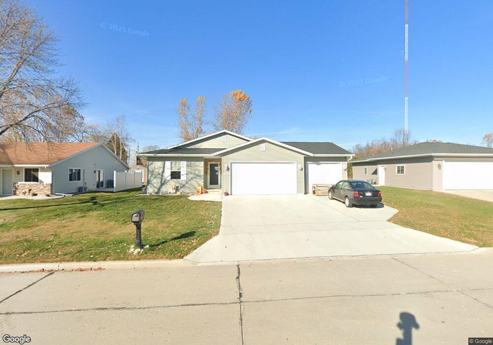 1316 E Ivy Ln unit 1316, Manitowoc, WI 54220 - photo 1