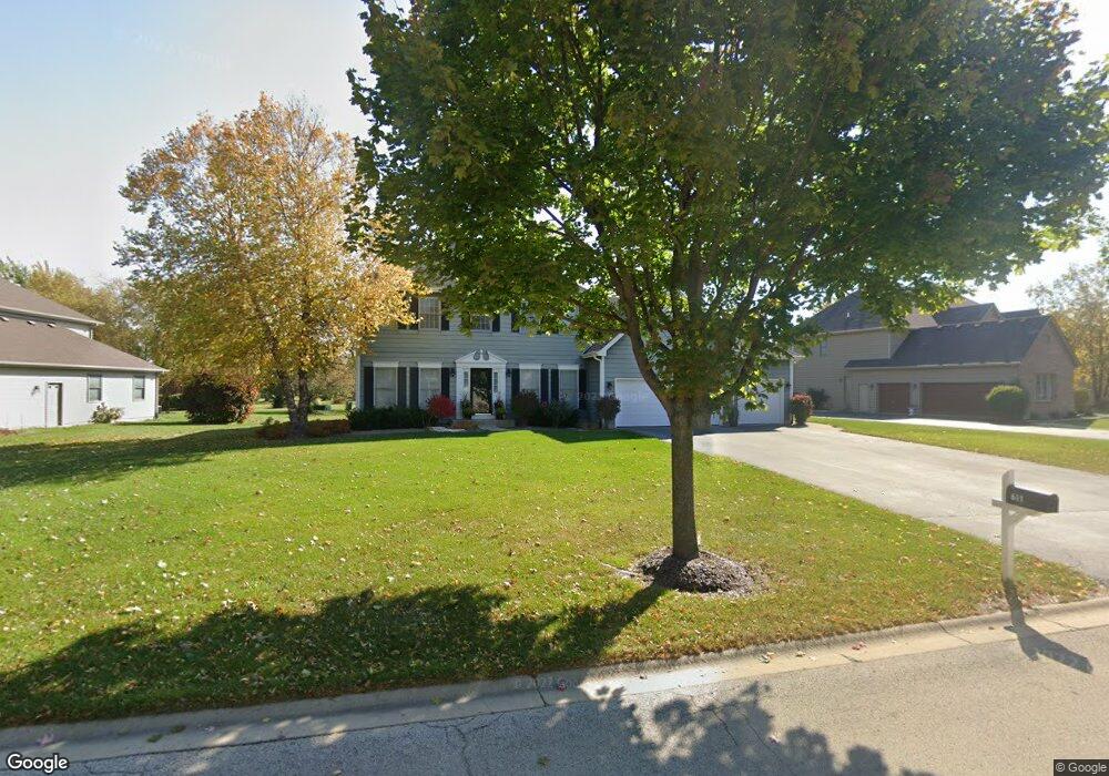 611 Clover Dr, Algonquin, IL 60102 - photo 1