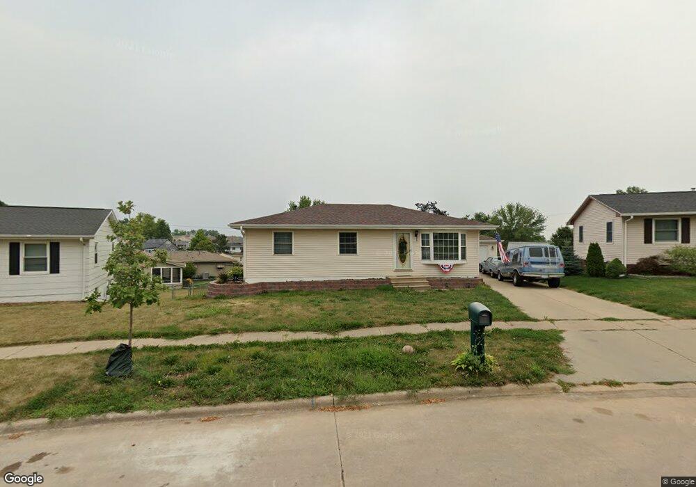 2624 Hickory Dr SW, Cedar Rapids, IA 52404 - photo 1