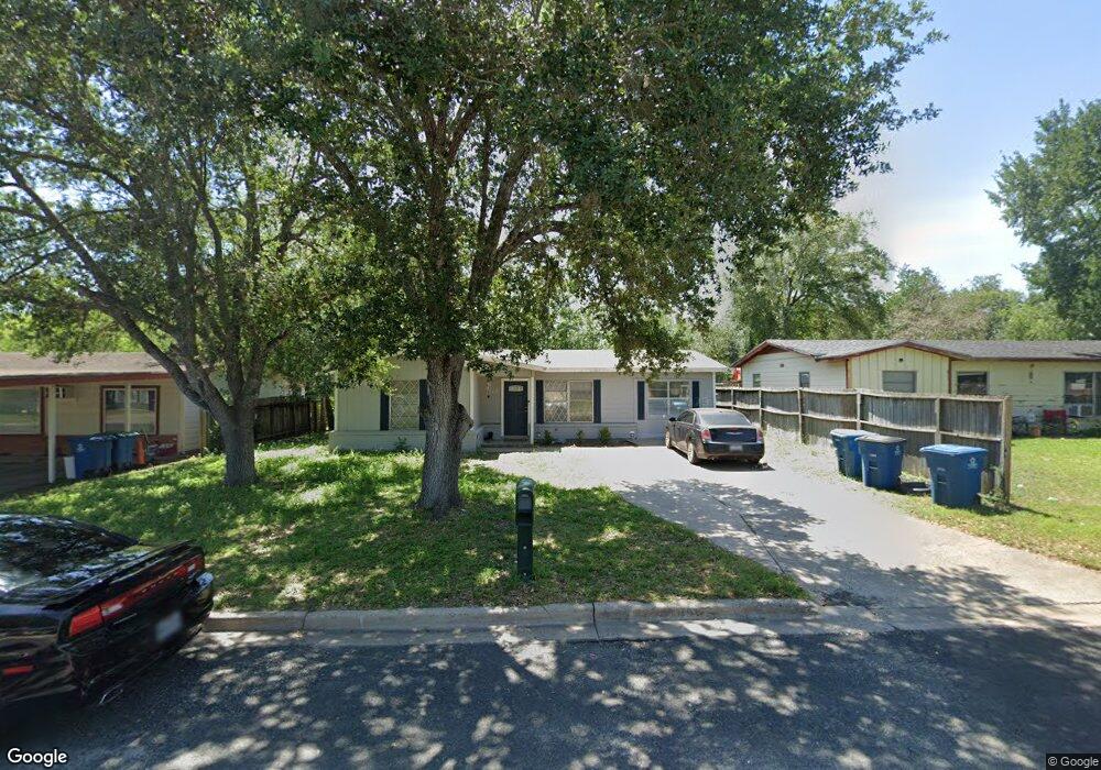 1510 E Bowie St, Beeville, TX 78102 - photo 1