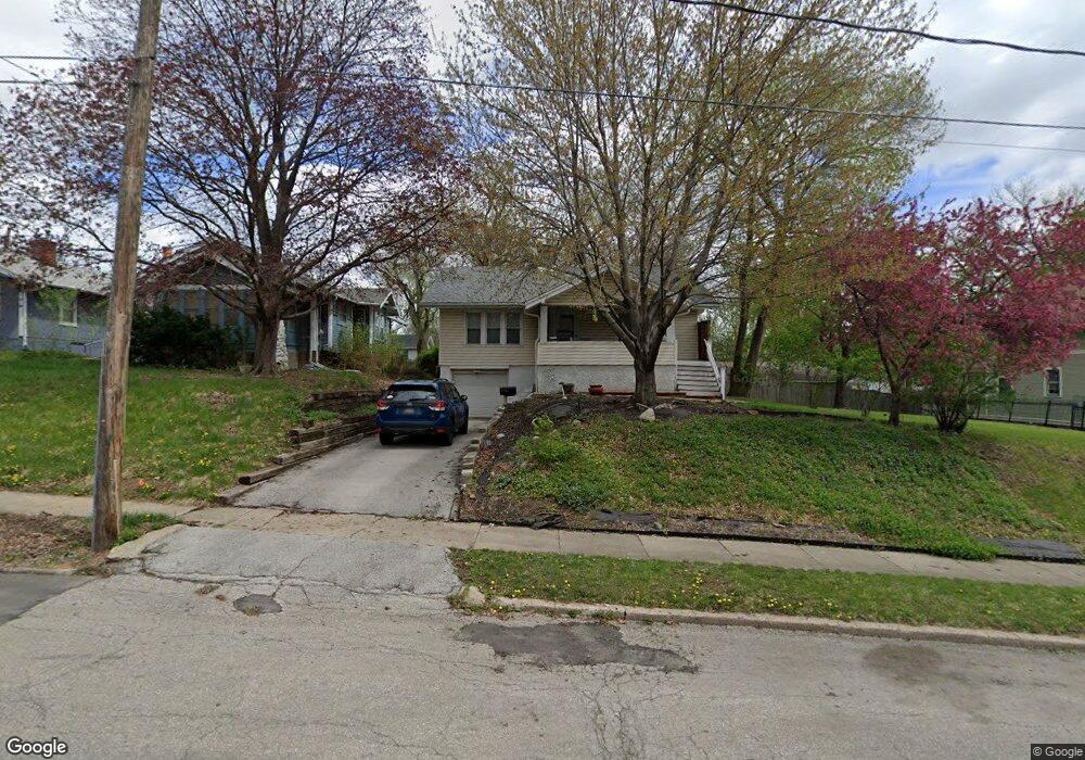 739 39th St, Des Moines, IA 50312 - photo 1