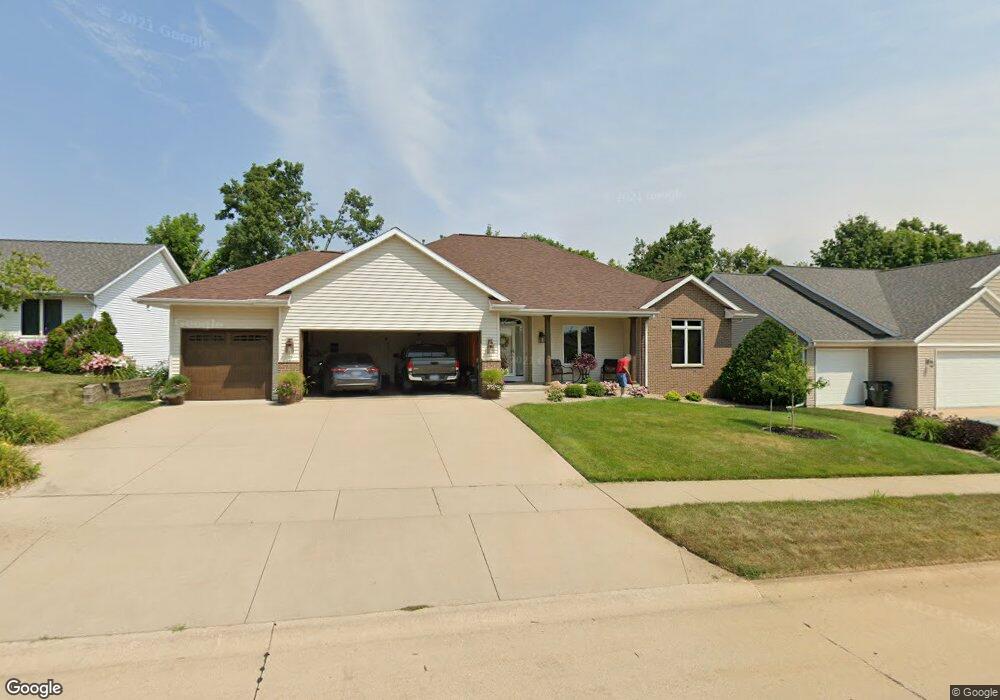 2816 Oak Crest Ct NW, Cedar Rapids, IA 52405 - photo 1