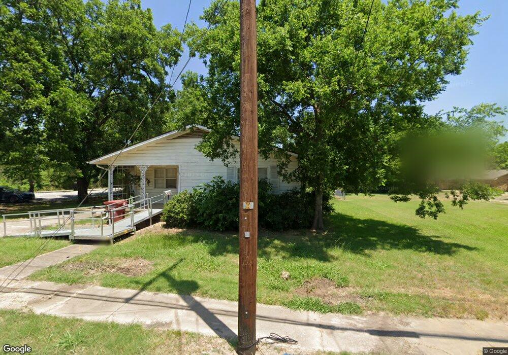 314 W 10th St, Bonham, TX 75418 - photo 1
