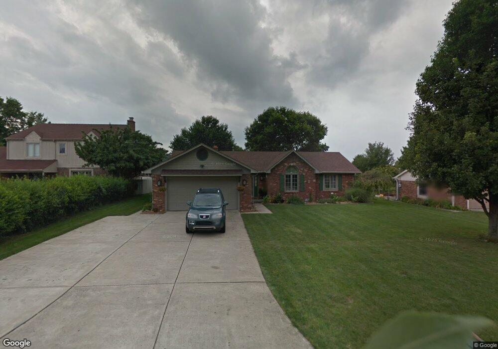 821 Briarwood Ct, Anderson, IN 46012 - photo 1