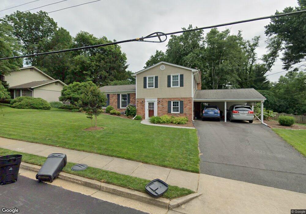 909 Country Club Dr NE, Vienna, VA 22180 - photo 1