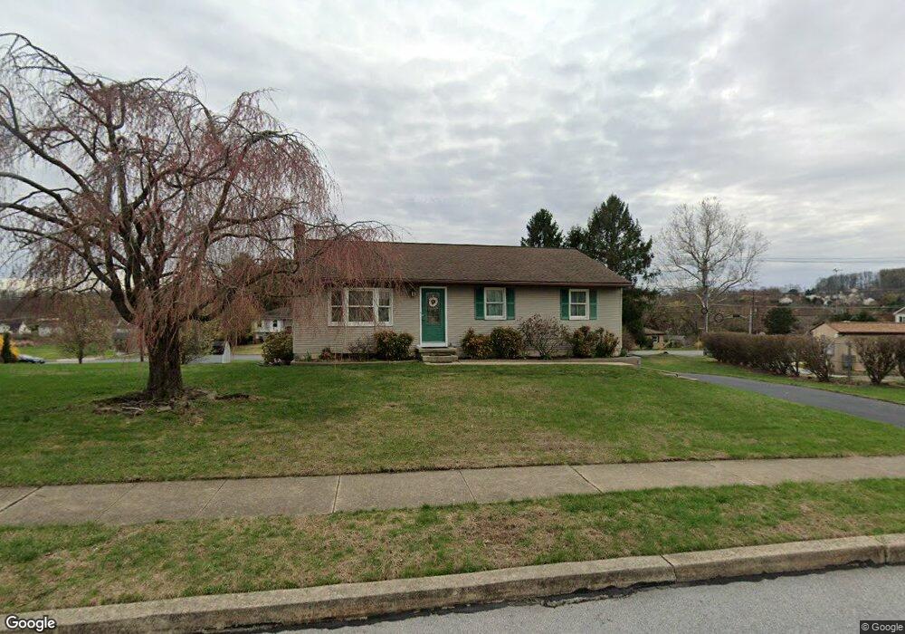 905 Blue Gate Ln, Reading, PA 19608 - photo 1