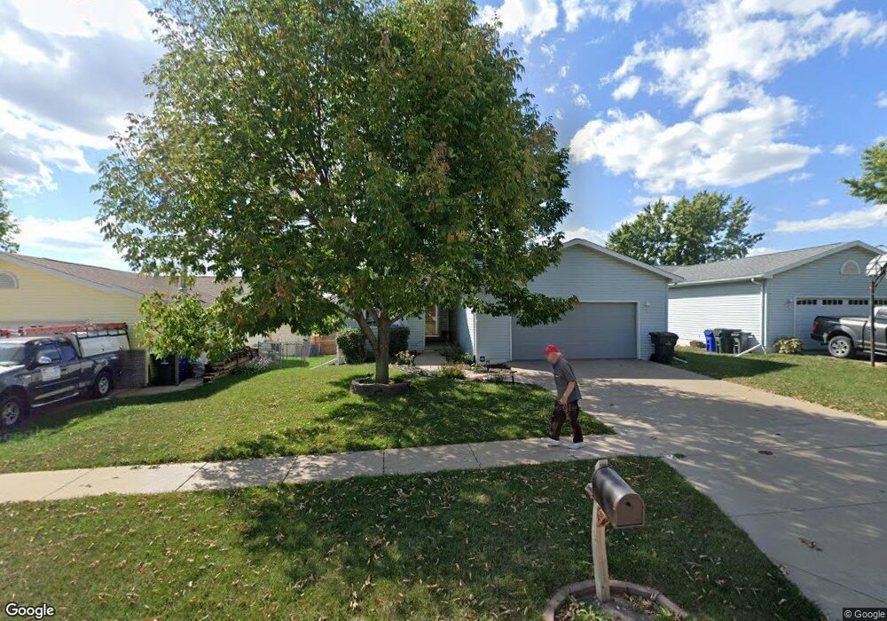 3314 King Dr SW, Cedar Rapids, IA 52404 - photo 1