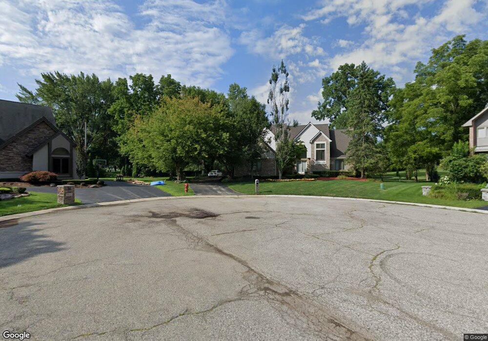 5840 Swan Lake Ct, West Bloomfield, MI 48322 - photo 1