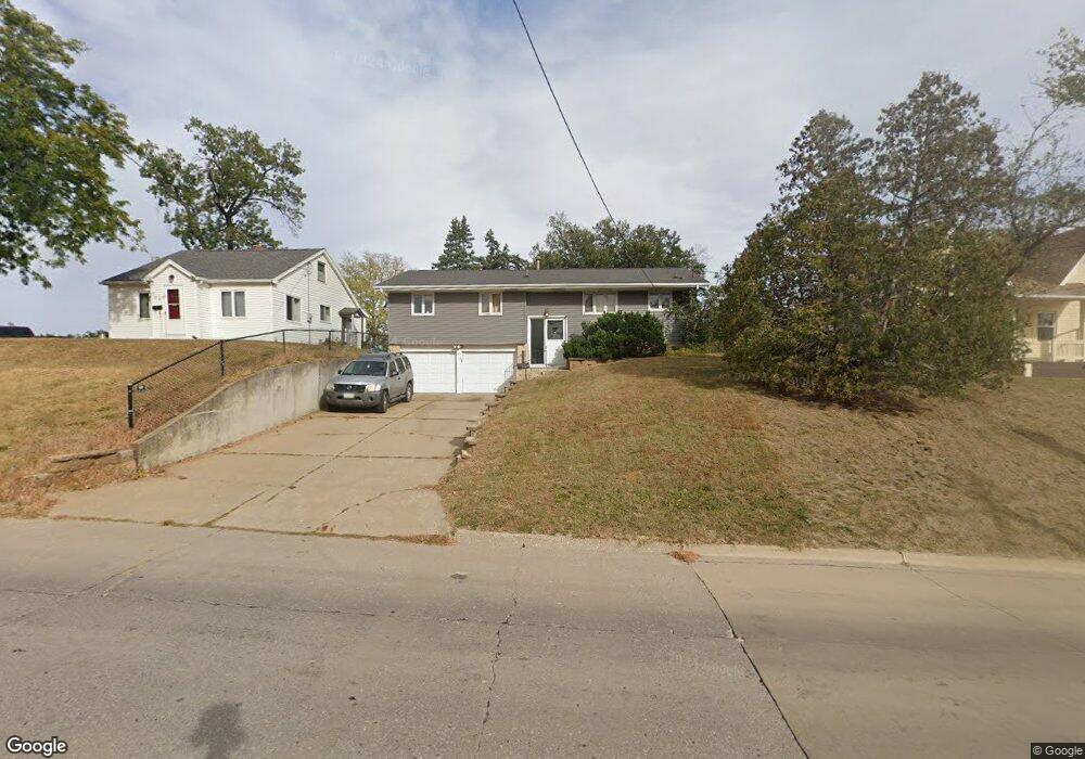 608 34th St SE, Cedar Rapids, IA 52403 - photo 1