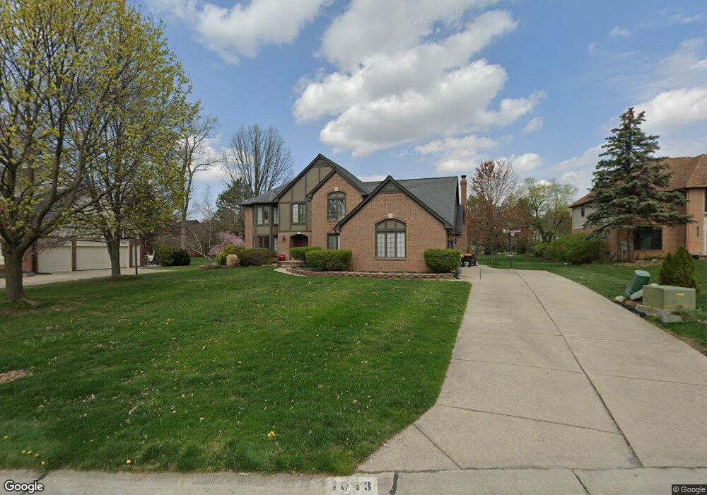 1043 Home Ln, Bloomfield Hills, MI 48304 - photo 1