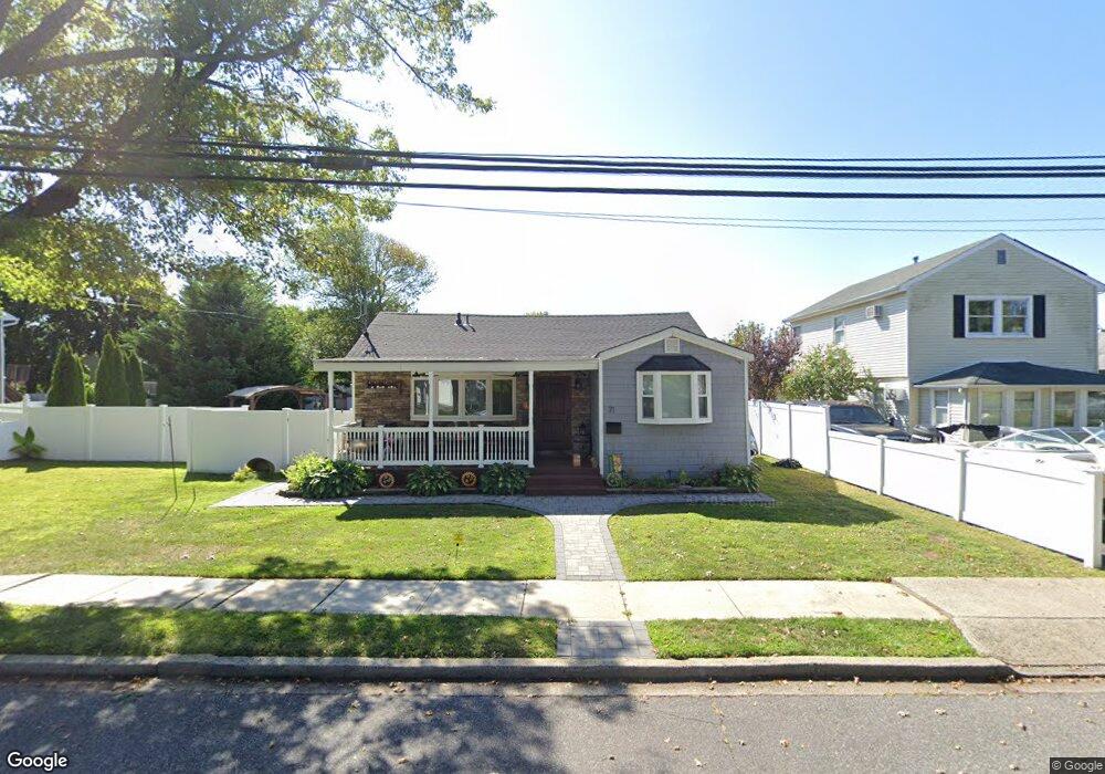 71 E Minerva Rd, Lindenhurst, NY 11757 - photo 1