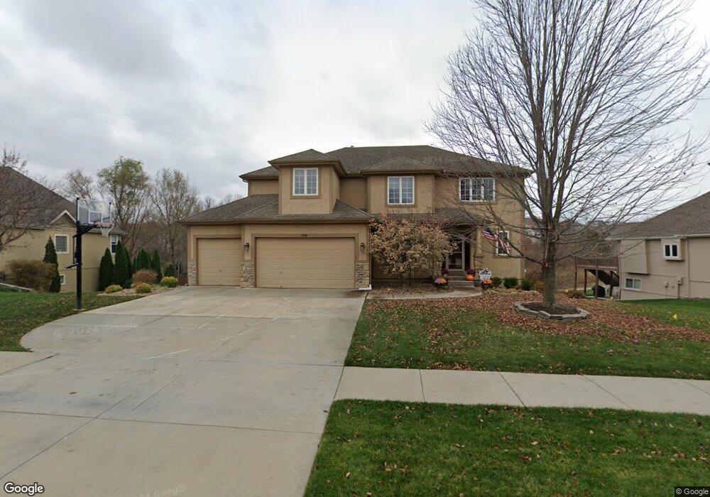 637 Willow Dr, Lansing, KS 66043 - photo 1