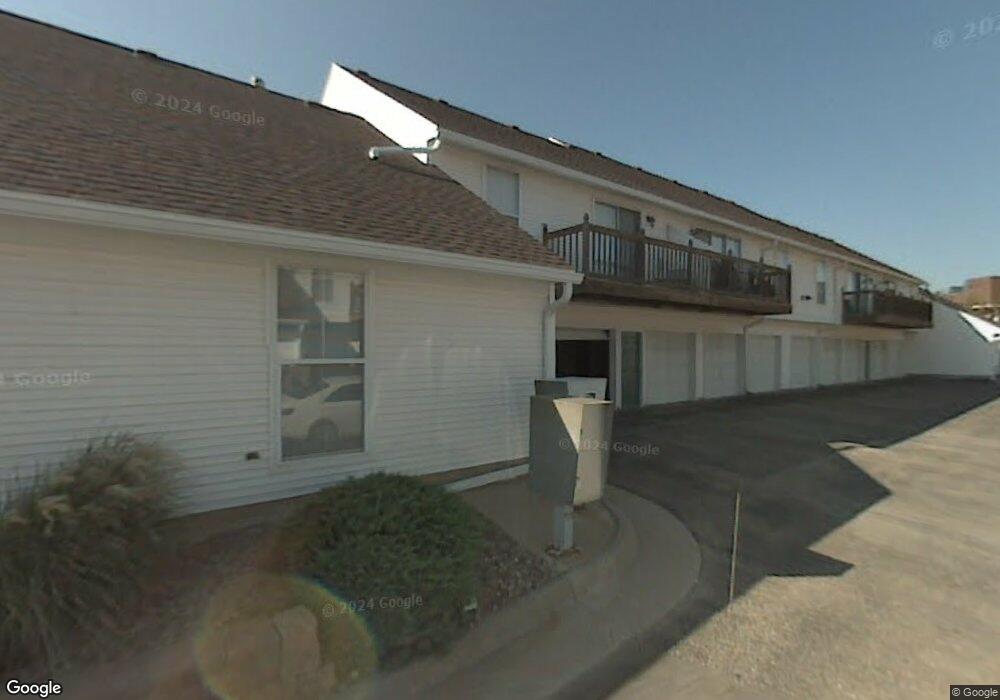 1008 SW Fleming Ct, Topeka, KS 66604 - photo 1