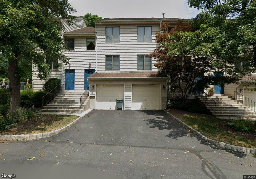 23 L'Ambiance Ct, Bardonia, NY 10954 - photo 1