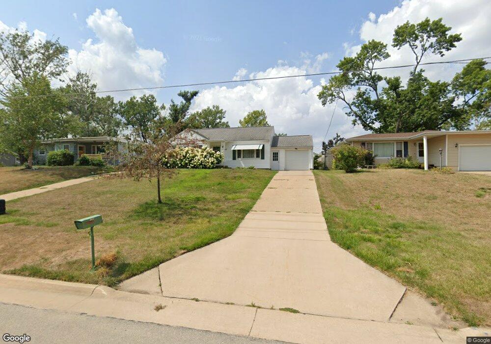 1047 21st St SE, Cedar Rapids, IA 52403 - photo 1