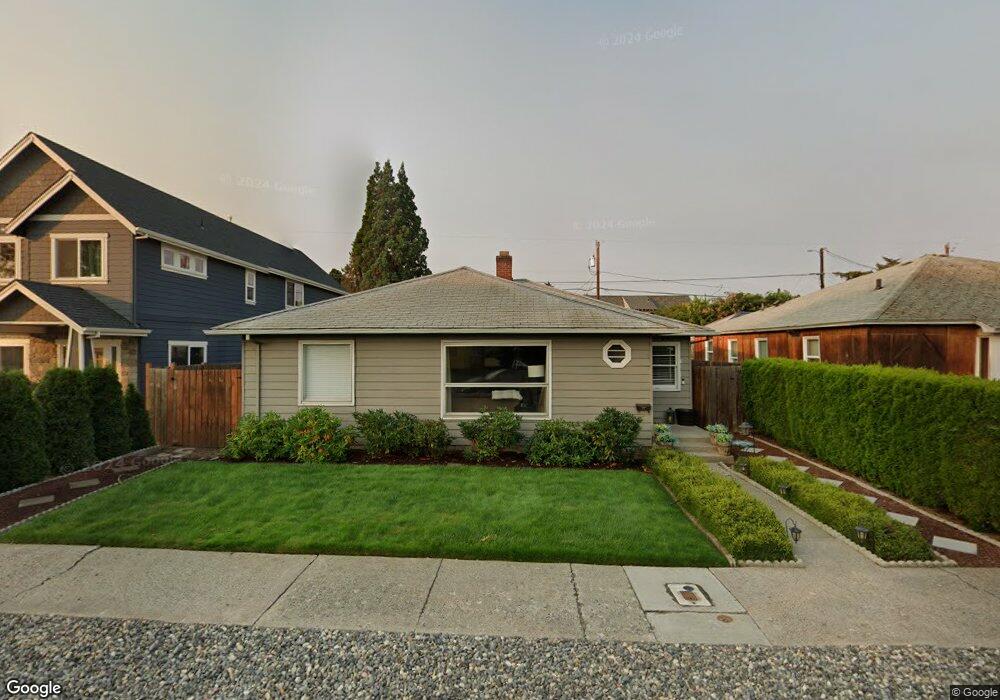 810 W 10th St, the Dalles, OR 97058 - photo 1