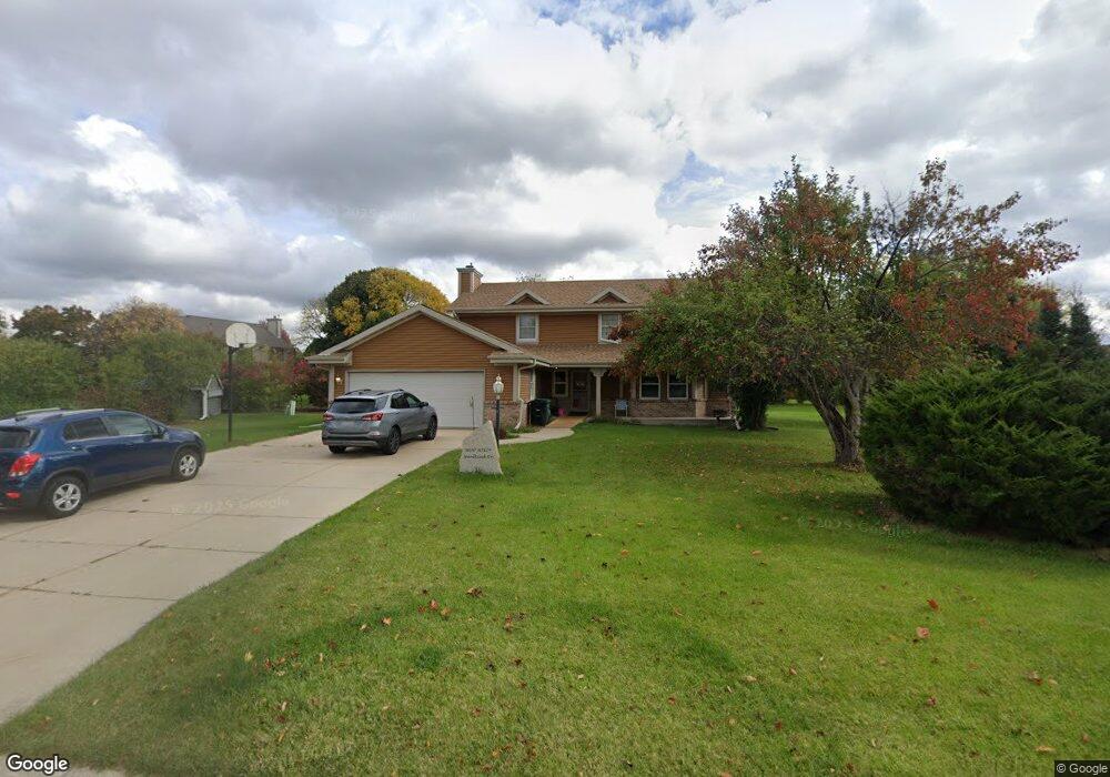 W147N7124 Woodland Dr, Menomonee Falls, WI 53051 - photo 1