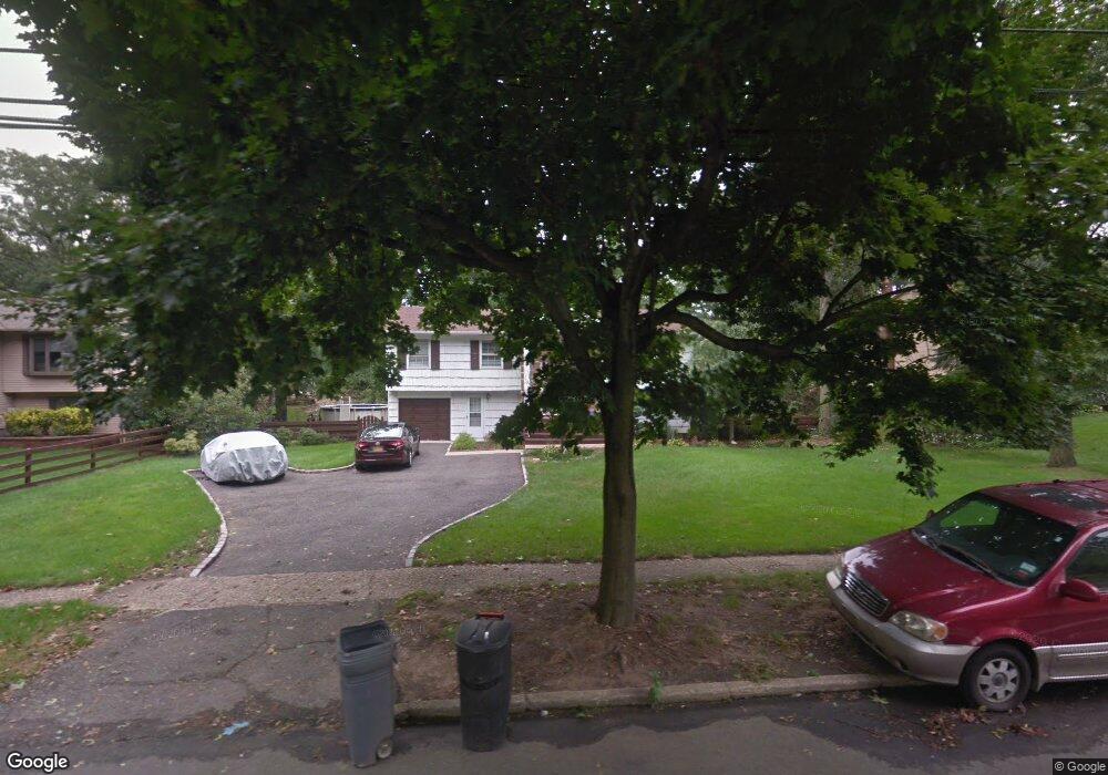 224 Townline Rd, ComMacK, NY 11725 - photo 1