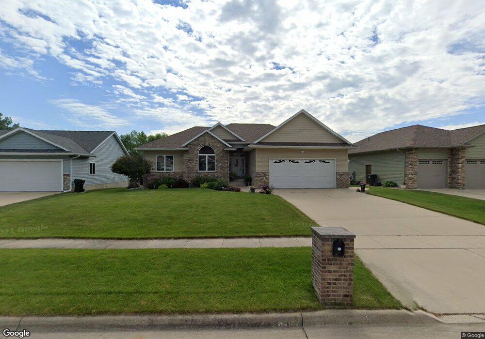 4210 Wedgewood Dr, Cedar Falls, IA 50613 - photo 1