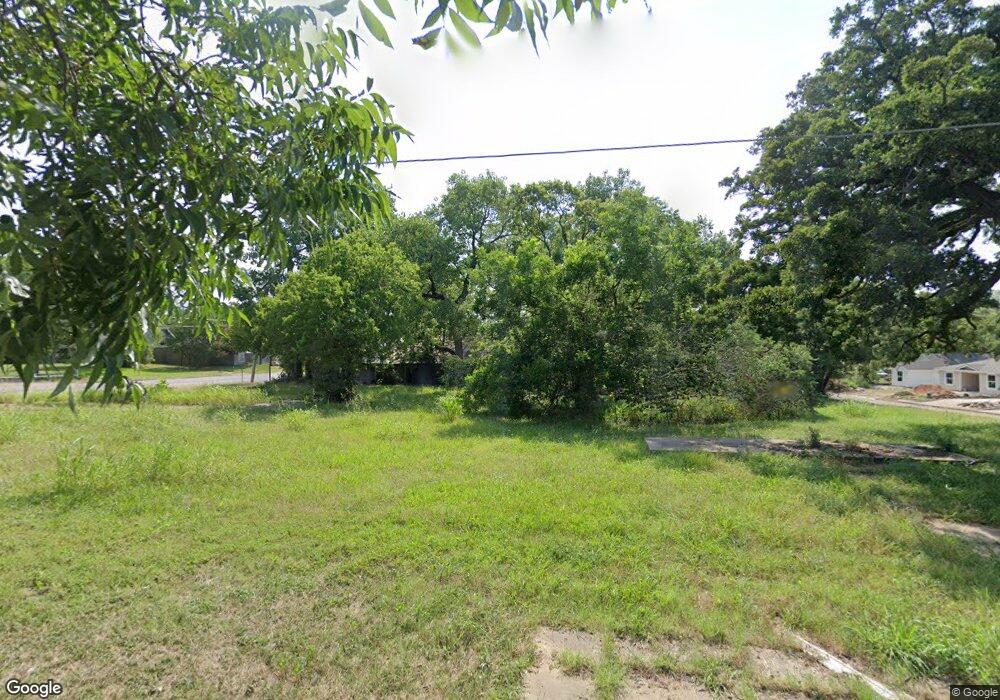 602 E Sam Rayburn Dr, Bonham, TX 75418 - photo 1