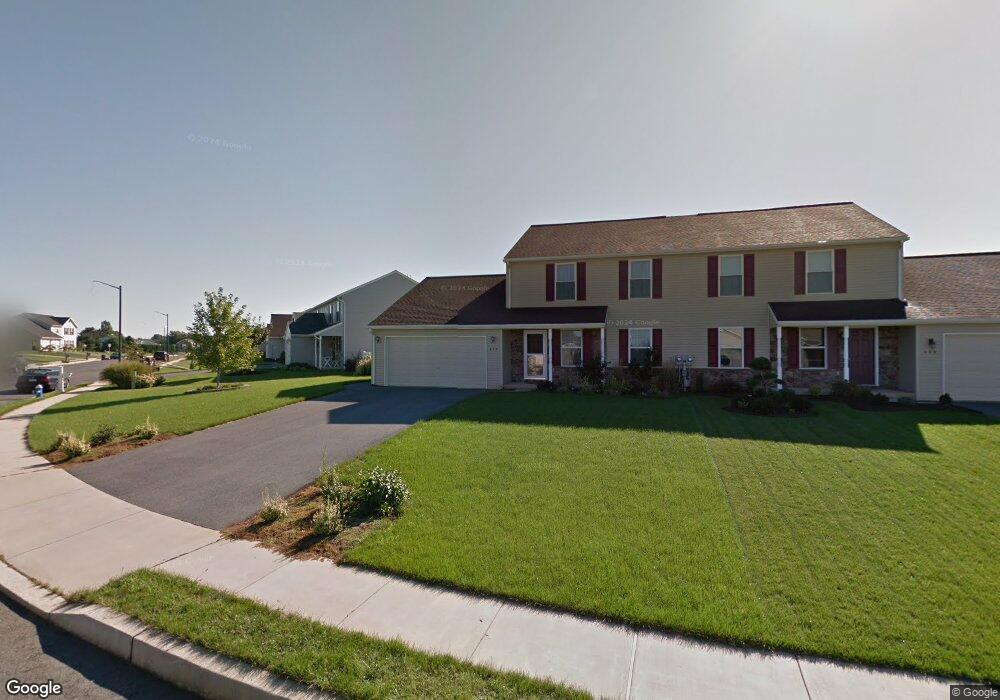 470 Daisy Dr, New Holland, PA 17557 - photo 1