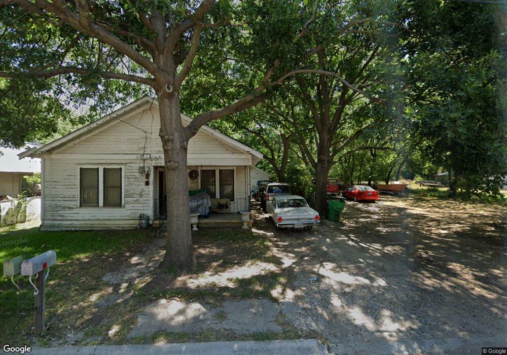 324 N Taylor St unit A, Gainesville, TX 76240 - photo 1