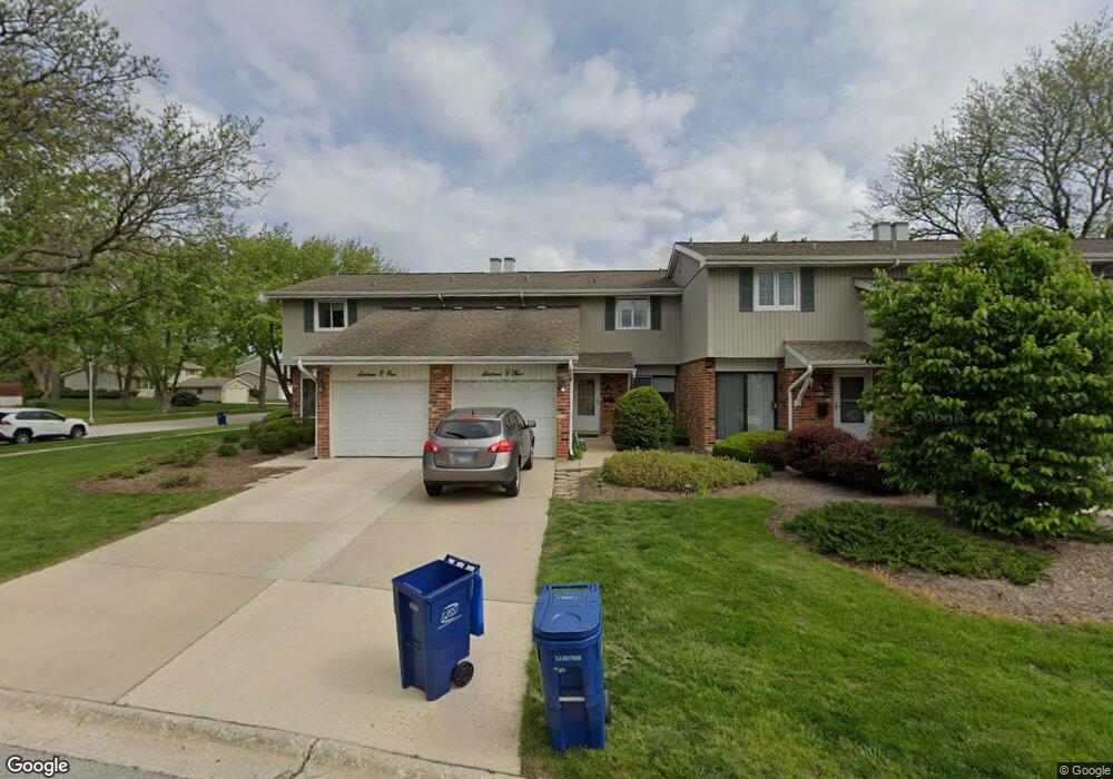 1605 Groton Ct, Wheaton, IL 60189 - photo 1