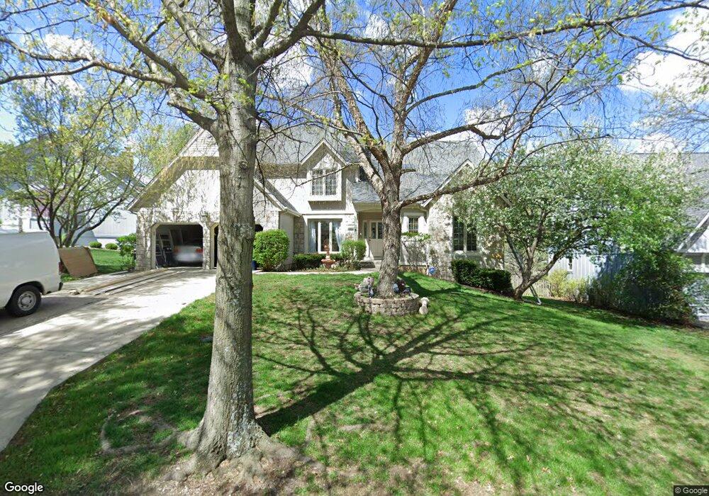 5718 Oakview St, Shawnee, KS 66216 - photo 1