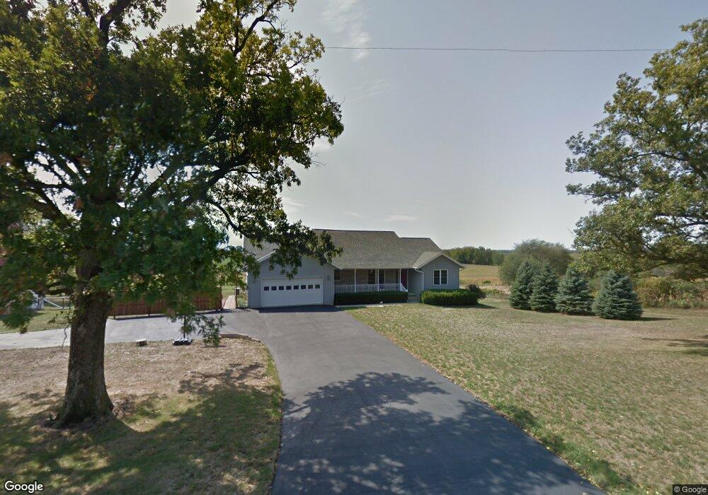 2133 W Red Oak Rd, Freeport, IL 61032 - photo 1