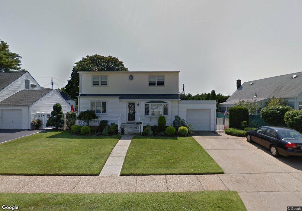 685 Eileen St, Franklin Square, NY 11010 - photo 1