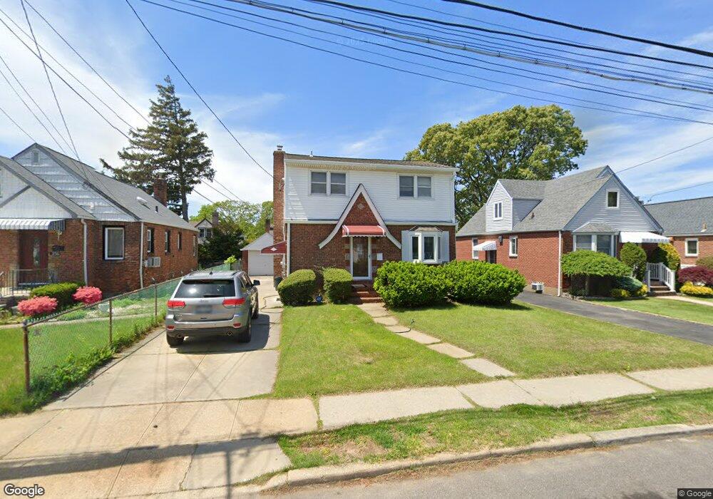 252 Commonwealth St, Franklin Square, NY 11010 - photo 1