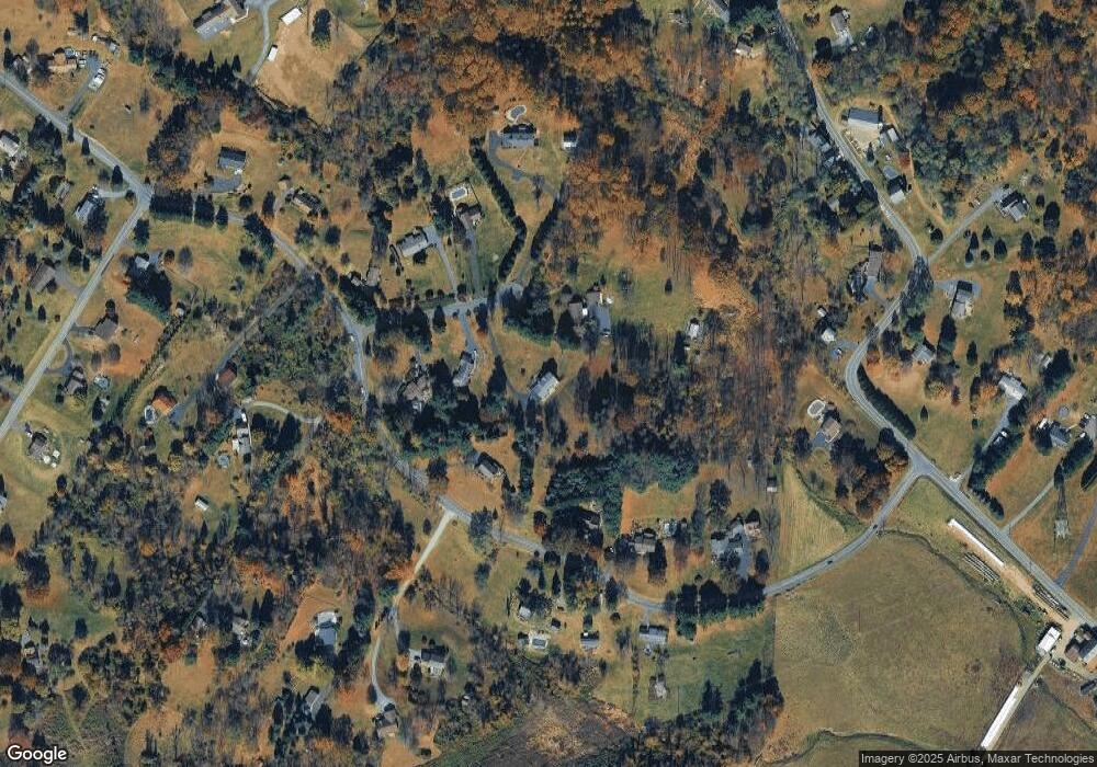 704 Bridle Path Ln, Boyertown, PA 19512 - photo 1