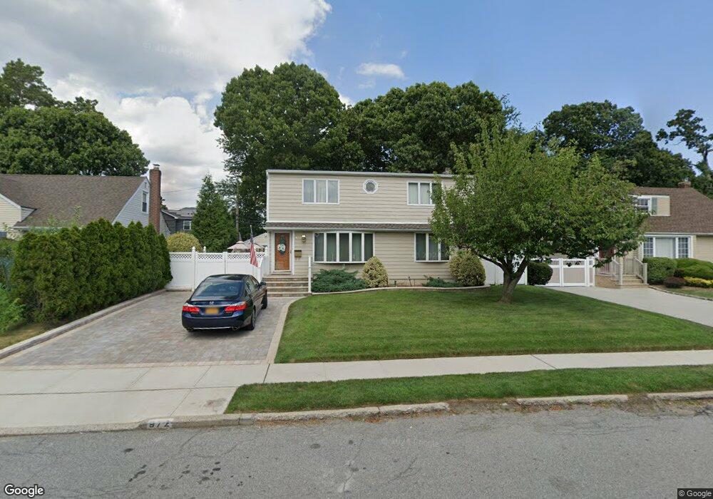 972 Shelburne Dr, Franklin Square, NY 11010 - photo 1